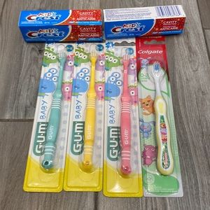 4 pack of 0-2 toothbrushes and 2 pack of 20ml kids sparkle crest toothpaste